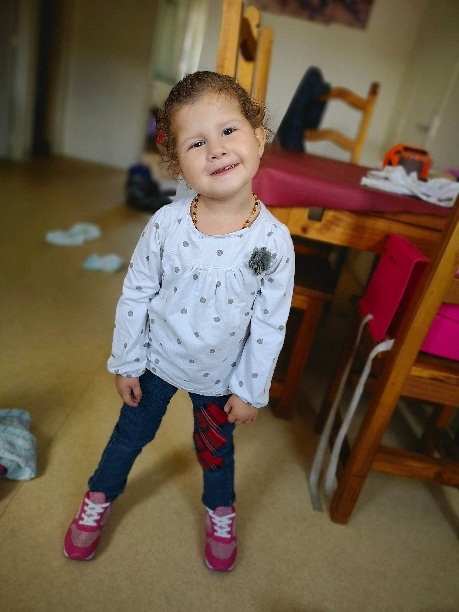 Mylana a rejoint le concours — aidez-le/la à gagner de superbes lots ! baby, beauty, cheek, child, daughter, face, footwear, fun, happy, head, joy, person, pink, play, room, shoe, skin, smile, standing, toddler