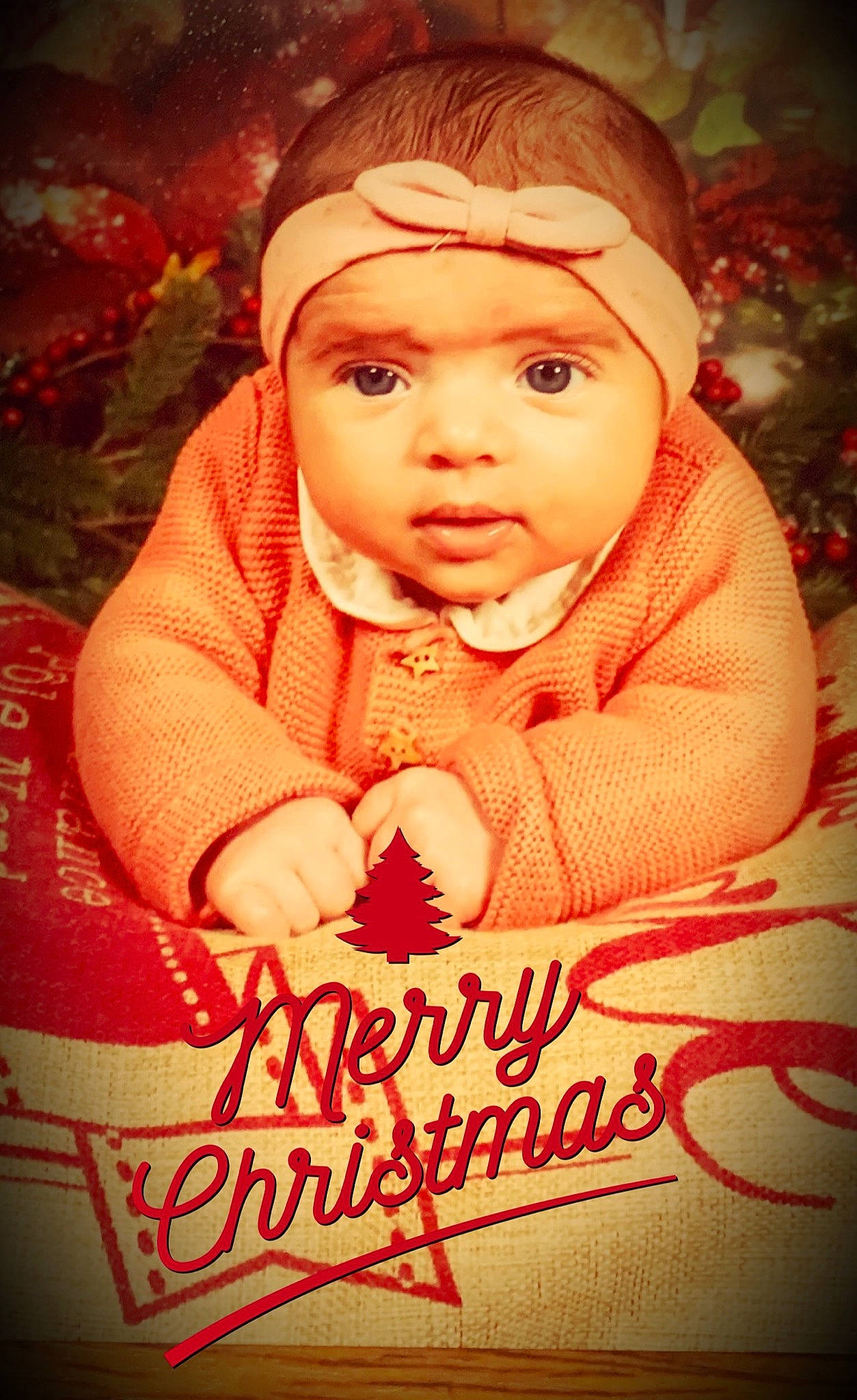 Mya a rejoint le concours — aidez-le/la à gagner de superbes lots ! baby, baby_toddler_clothing, cap, carmine, cheek, child, cool, eye, finger, flash_photography, fun, happy, headwear, holiday, jacket, lip, organ, person, photo_caption, skin