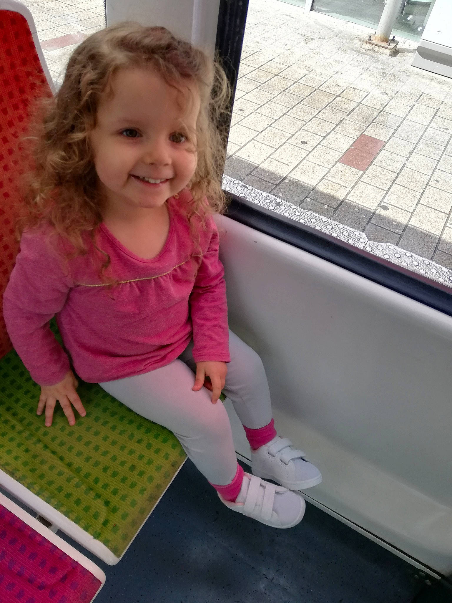 Lola a rejoint le concours — aidez-le/la à gagner de superbes lots ! child, joy, person, pink, smile, toddler