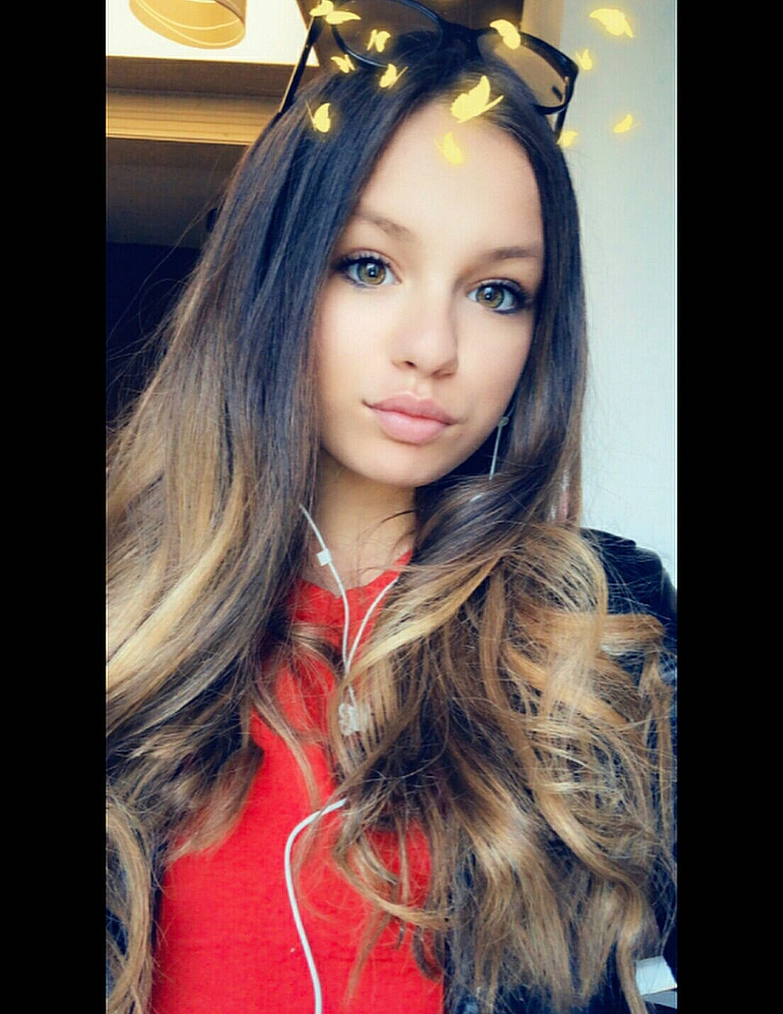 Sophie a rejoint le concours — aidez-le/la à gagner de superbes lots ! beauty, black_hair, blond, brown_hair, cheek, chin, eye, eyebrow, face, forehead, hair, hair_coloring, hairstyle, head, lady, layered_hair, lip, long_hair, nose, person