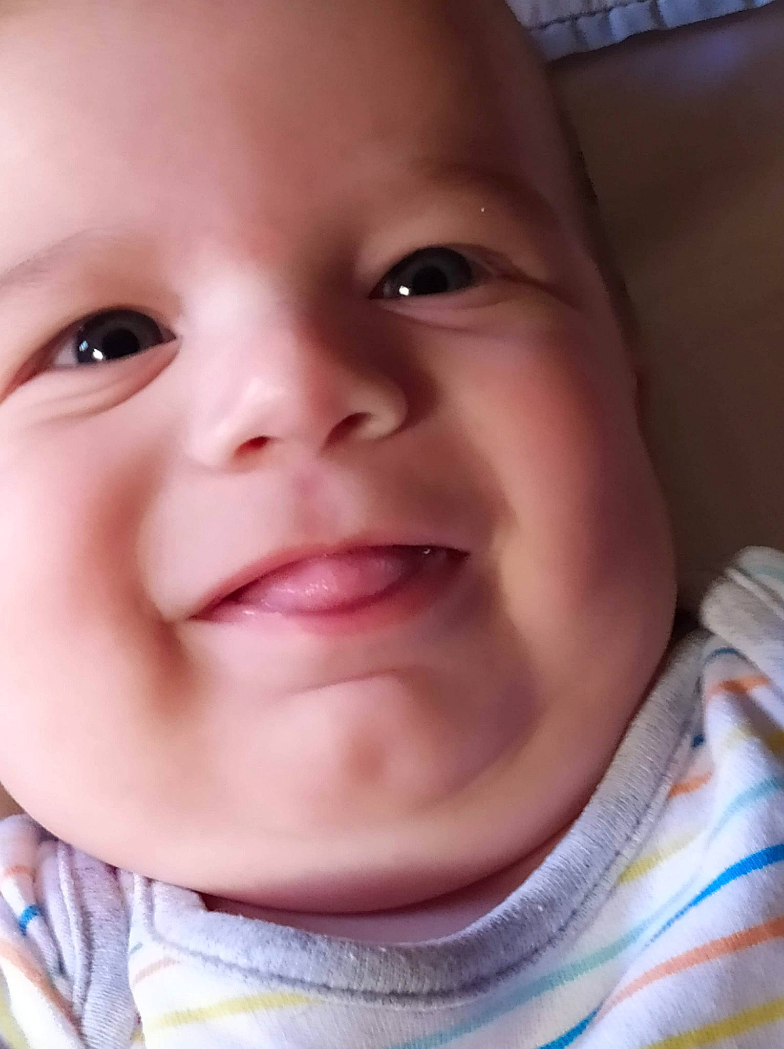 Lenny participe au concours pour gagner de l'argent avec cette photo : baby, baby_making_funny_faces, beauty, cheek, child, chin, close_up, eye, eyebrow, face, facial_expression, forehead, head, iris, lip, mouth, nose, person, skin, smile