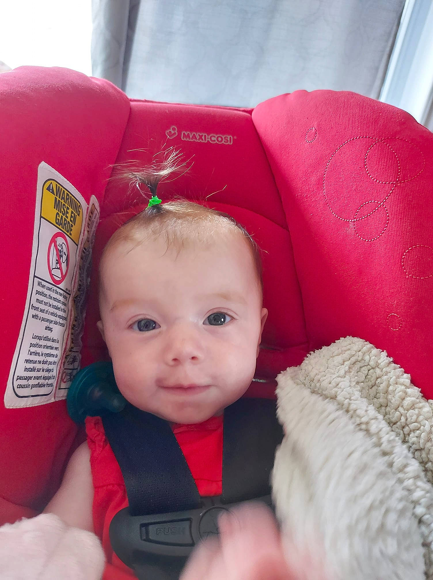 Anna-rose a rejoint le concours — aidez-le/la à gagner de superbes lots ! baby, baby_carriage, baby_in_car_seat, baby_products, baby_safety, baby_toddler_clothing, car_seat, carmine, child, comfort, happy, head, headgear, linens, magenta, person, pink, steering_wheel, stuffed_toy, throw_pillow