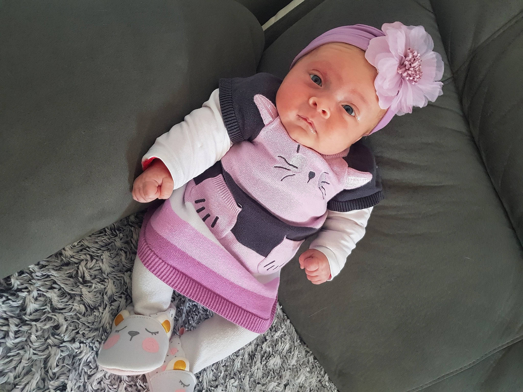 Alycia a rejoint le concours — aidez-le/la à gagner de superbes lots ! baby, baby_products, baby_toddler_clothing, cheek, child, comfort, dress, eye, fashion_accessory, head, headwear, linens, magenta, person, pink, purple, sitting, skin, sleeve, smile