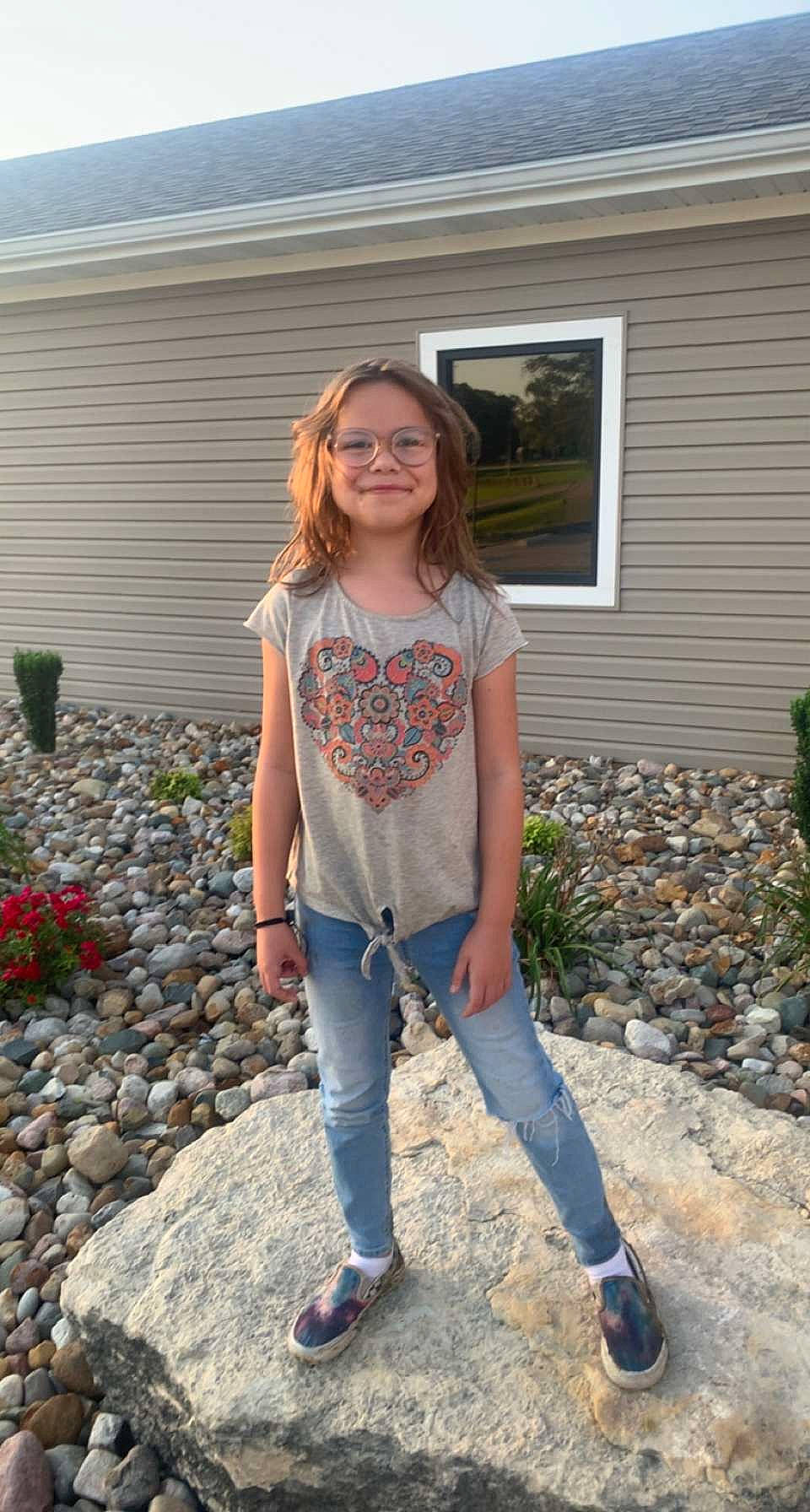 Arian is registered to the contest to win money with this photo: blond, denim, electric_blue, glasses, grass, hair, happy, head, house, jeans, joy, leg, pattern, person, plant, sleeve, smile, sunglasses, t_shirt, trunk