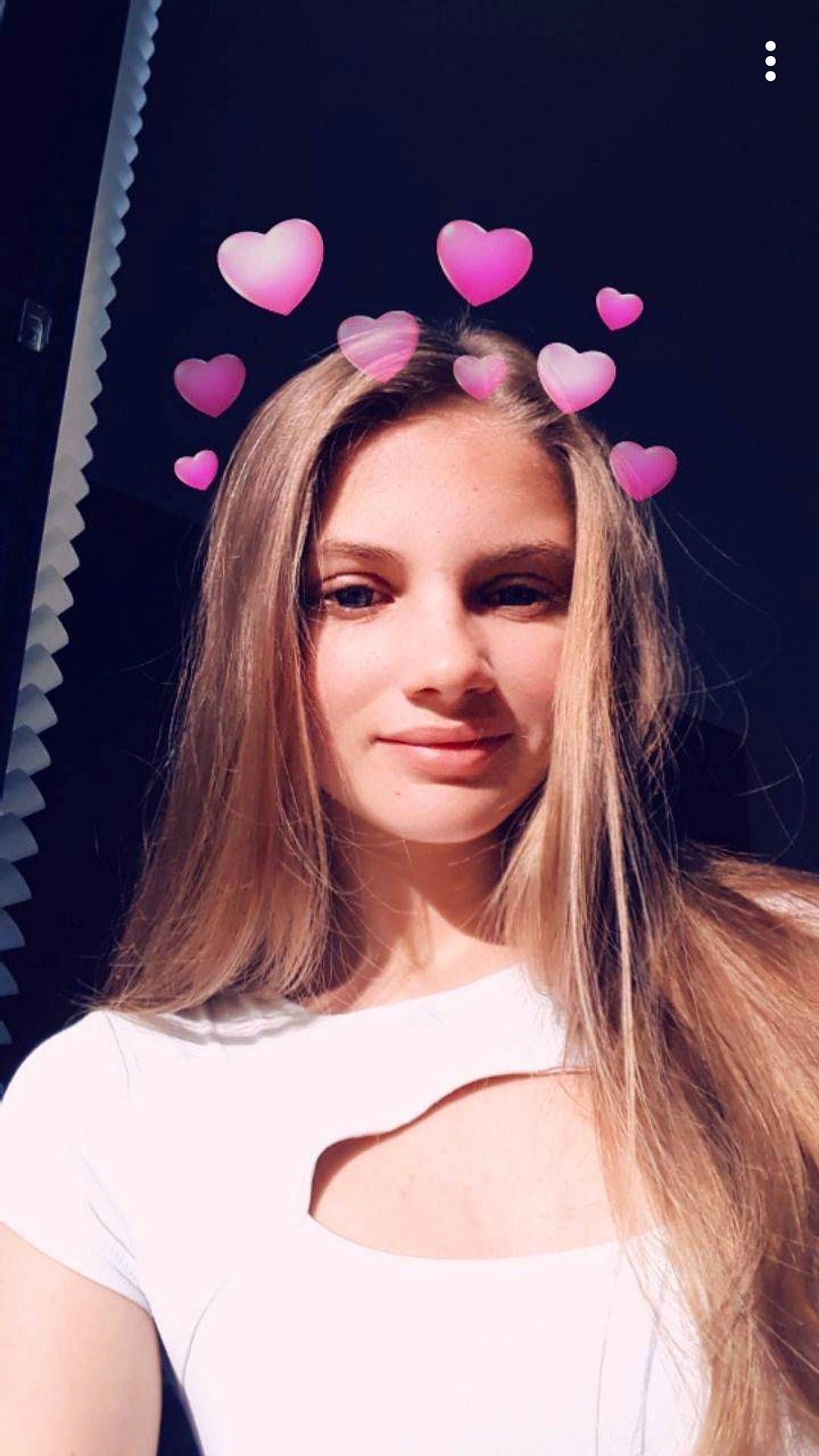 Mélanie participe au concours pour gagner de l'argent avec cette photo : beauty, blond, brown_hair, cheek, chin, ear, eye, eyebrow, face, fashion, forehead, hair, hair_coloring, hairstyle, head, lip, long_hair, person, photography, pink