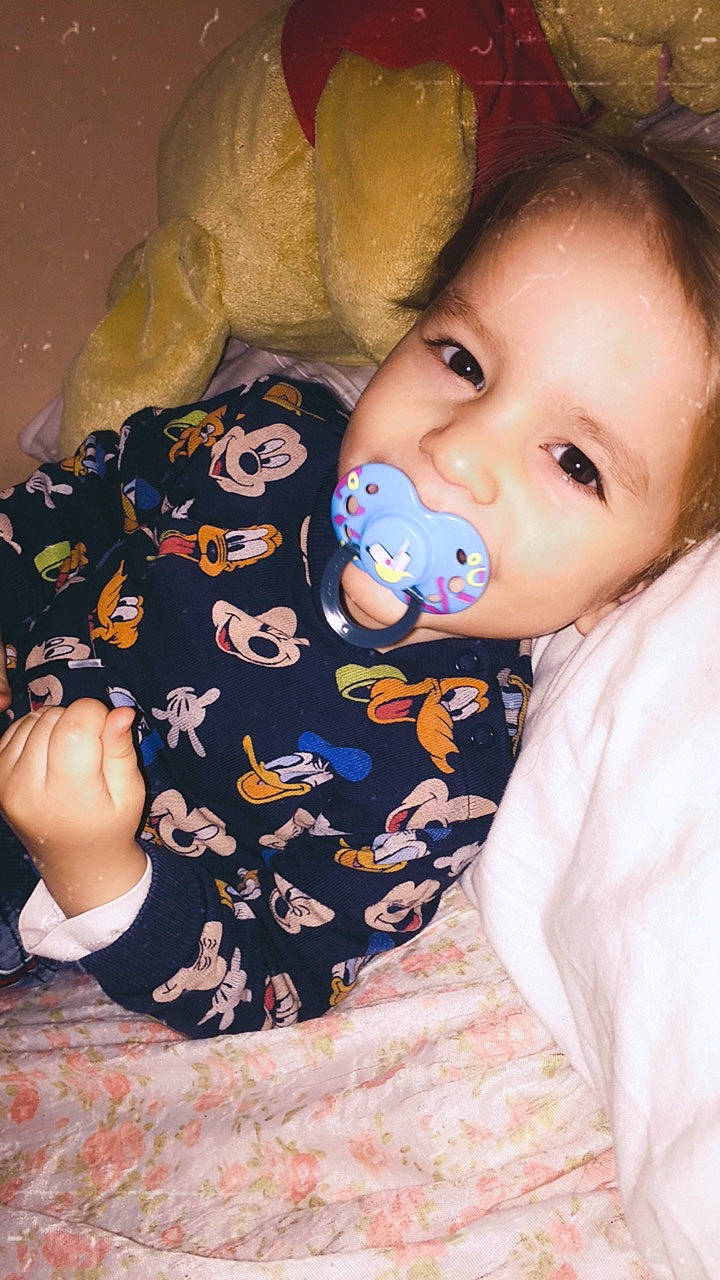 Souleyman participe au concours pour gagner de l'argent avec cette photo : arm, baby, baby_products, baby_toddler_clothing, cheek, chin, comfort, flooring, fun, happy, human_body, iris, linens, lip, mouth, nose, person, sitting, skin, sleeve