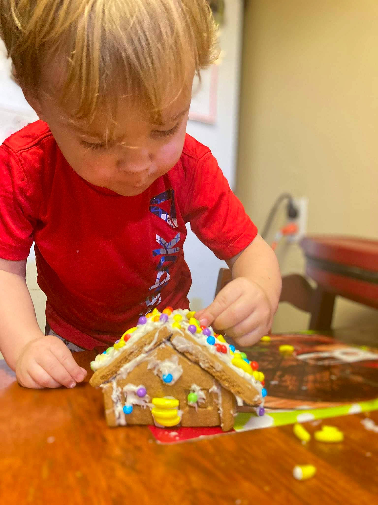 Jeremy is registered to the contest to win money with this photo: baby, baby_toddler_clothing, baked_goods, baking, cake_decorating, child, confectionery, cuisine, dessert, event, food, fun, party, person, play, sharing, sugar_paste, sweetness, t_shirt, toddler