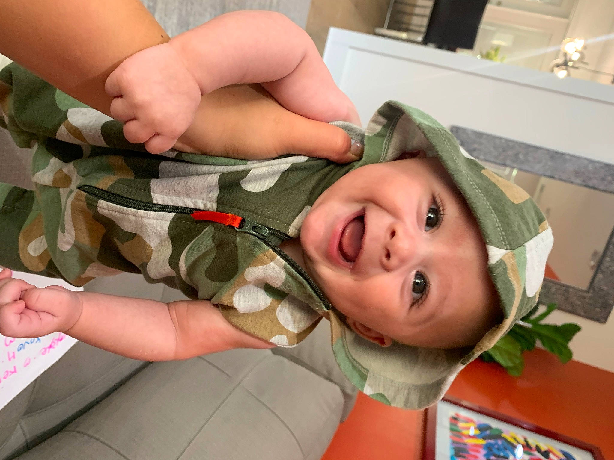 Andres is registered to the contest to win money with this photo: baby, camouflage, child, elbow, eye, eyelash, finger, gesture, hand, happy, headwear, human_leg, military_camouflage, mouth, nail, person, service, skin, smile, thumb