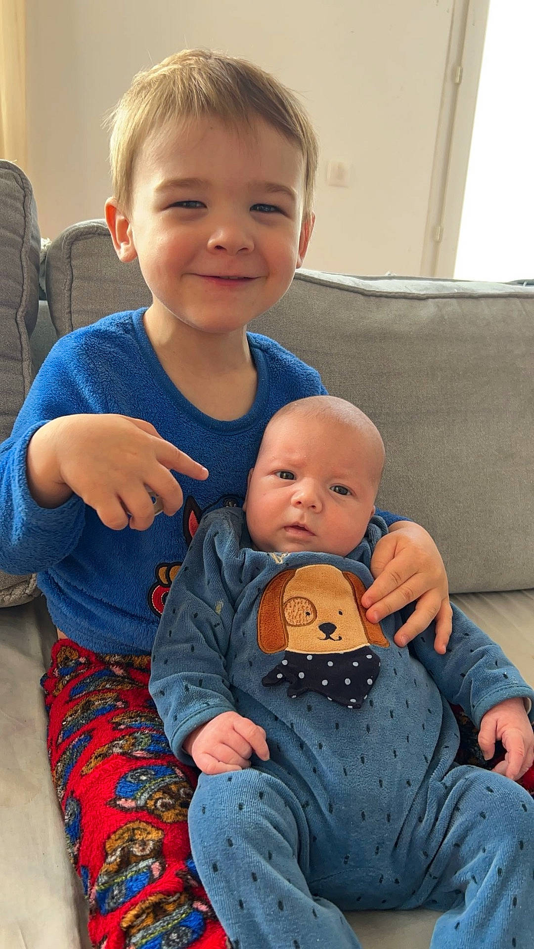 Malone participe au concours pour gagner de l'argent avec cette photo : baby, bodypart, clothing, couch, cushion, face, finger, formalwear, furniture, hand, head, homedecor, hosiery, pants, person, photography, portrait, sitting, sock, suit