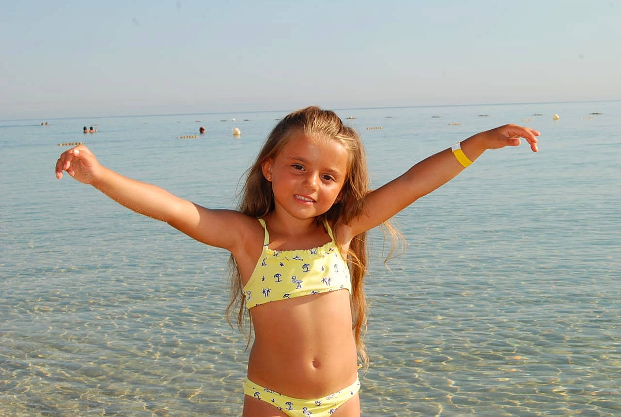 Sélène participe au concours pour gagner de l'argent avec cette photo : beach, brassiere, clothing, hair, happy, human_body, joy, lingerie, lingerie_top, people_in_nature, people_on_beach, person, sky, smile, summer, swimsuit_bottom, swimsuit_top, swimwear, thigh, travel