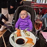 Deborah-Ema a rejoint le concours — aidez-le/la à gagner de superbes lots ! baby, child, sushi, plate, glass, drink, purple_hoodie, stroller, restaurant, food, table, people, indoor, fork, soy_sauce, seat, curious, casual_clothing, dining, asian_food