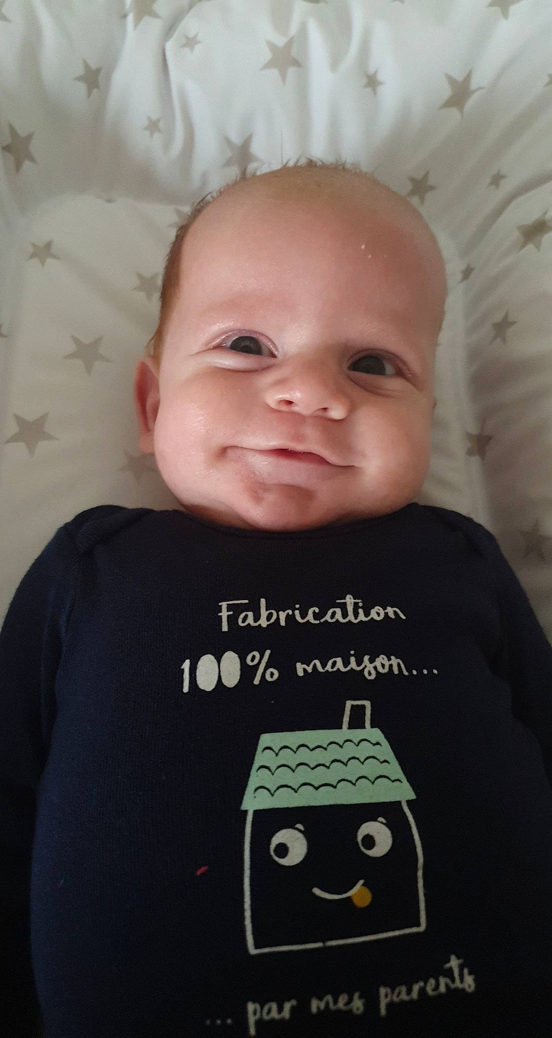 Aden a rejoint le concours — aidez-le/la à gagner de superbes lots ! baby, baby_toddler_clothing, cheek, child, chin, cool, eye, face, facial_expression, forehead, head, lip, mouth, nose, person, skin, sleeve, smile, t_shirt, toddler