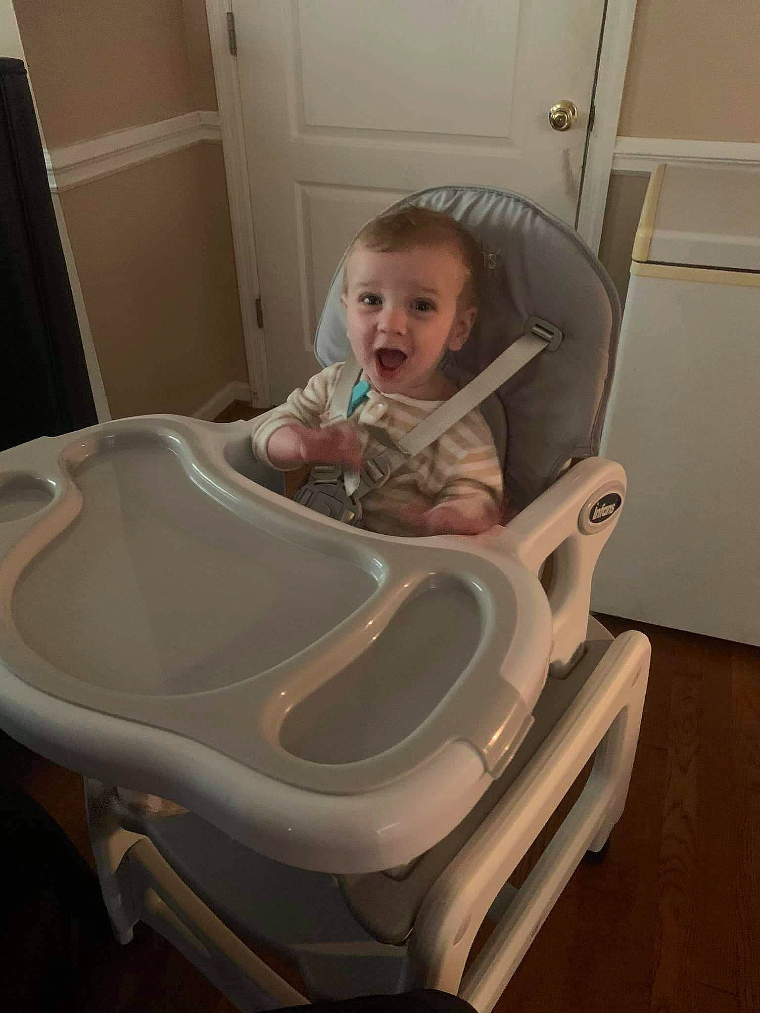 Erik is registered to the contest to win money with this photo: automotive_design, automotive_exterior, baby, baby_products, baby_toddler_clothing, bumper, car_seat, child, comfort, door, flooring, fun, hair, head, person, sitting, smile, surprise, tire, toddler