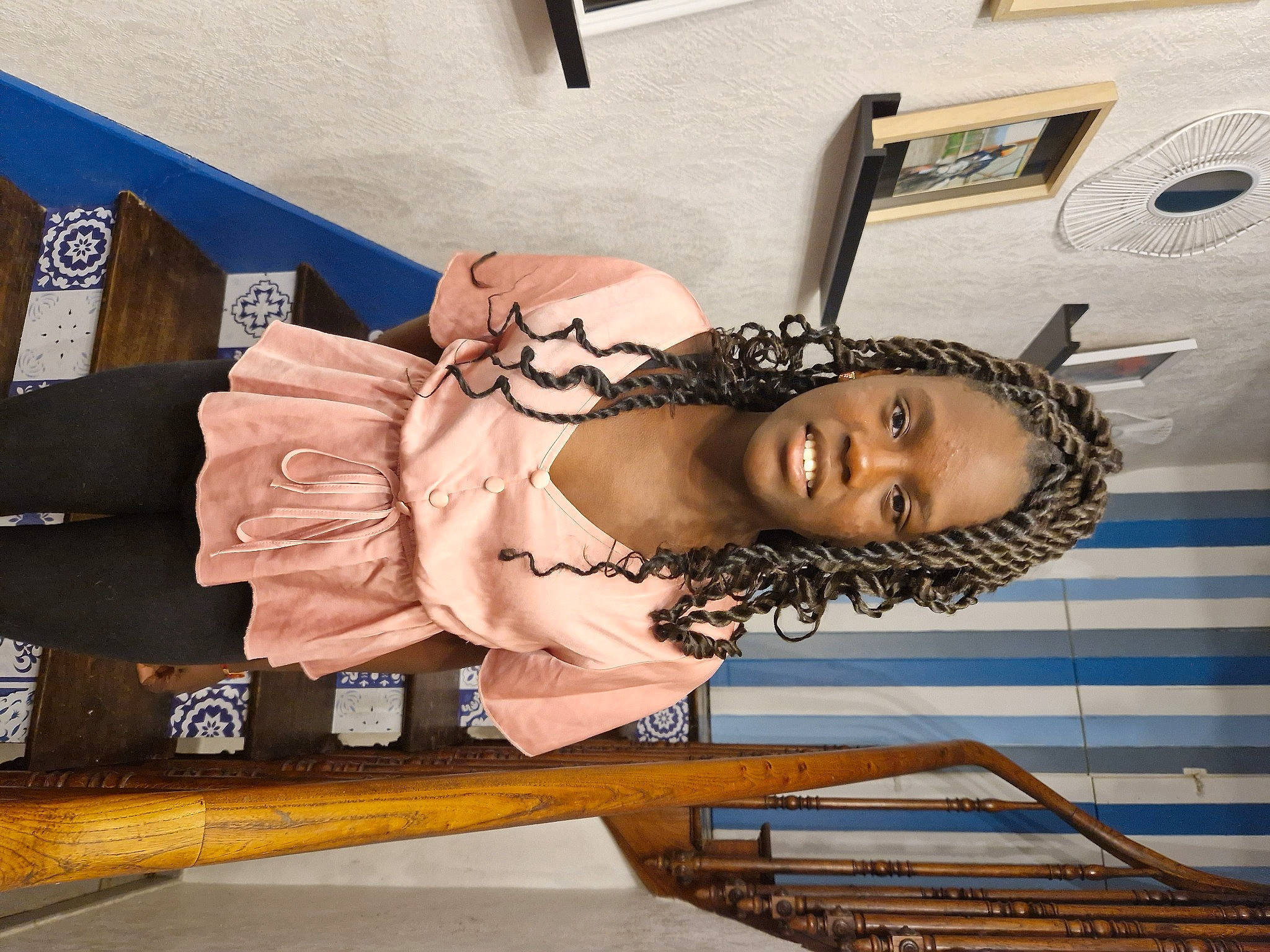 Madeleim a rejoint le concours — aidez-le/la à gagner de superbes lots ! art, child, dress, eyelash, eyewear, fashion_design, flesh, flooring, fun, person, picture_frame, room, smile, vintage_clothing, visual_arts, wood