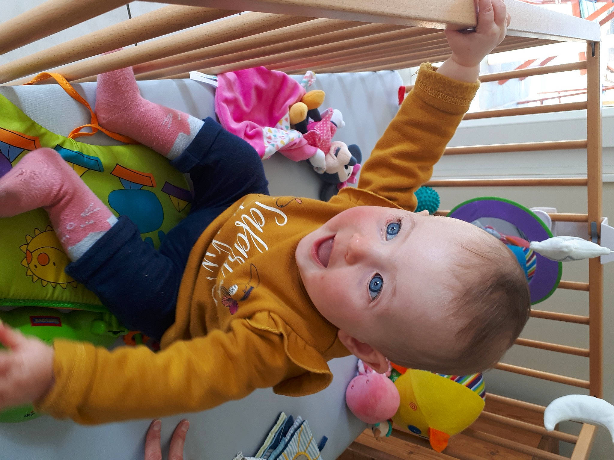 Clémence a rejoint le concours — aidez-le/la à gagner de superbes lots ! baby, baby_products, baby_safety, baby_toddler_clothing, baby_toys, child, fun, happy, hat, leisure, orange, people, person, play, product, room, smile, toddler, vacation, wood