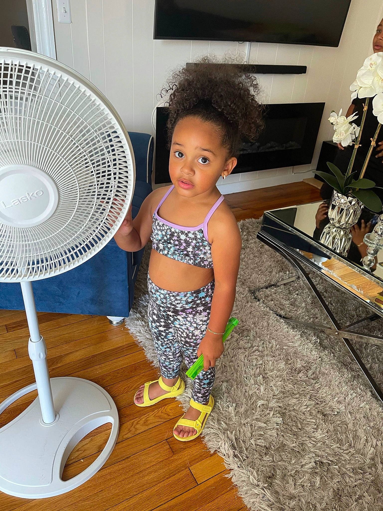 Amahia is registered to the contest to win money with this photo: baby_toddler_clothing, child, couch, design, floor, flooring, hardwood, home_appliance, houseplant, leisure, person, picture_frame, plant, product, room, serveware, table, television, thigh, toddler