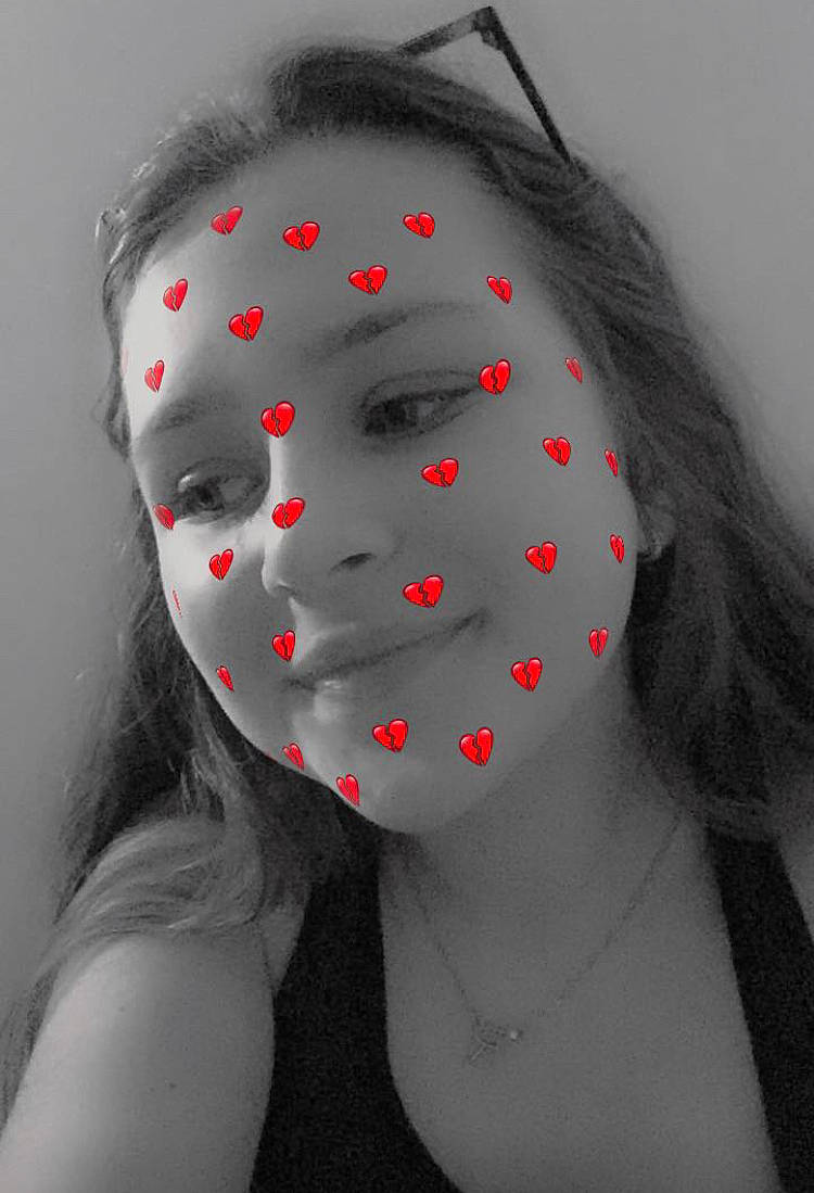 Rose participe au concours pour gagner de l'argent avec cette photo : art, black_hair, eye, eyebrow, eyelash, eyewear, flash_photography, forehead, gesture, grey, headgear, human_body, jaw, joy, lip, monochrome, monochrome_photography, mouth, neck, painting