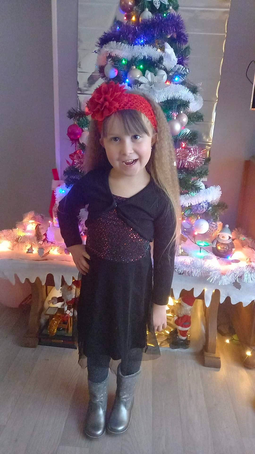 Kimberley participe au concours pour gagner de l'argent avec cette photo : baby_toddler_clothing, christmas, christmas_decoration, christmas_eve, christmas_ornament, christmas_tree, costume_hat, event, fun, happy, hat, headwear, holiday, holiday_ornament, joy, party_supply, person, purple, sleeve, smile
