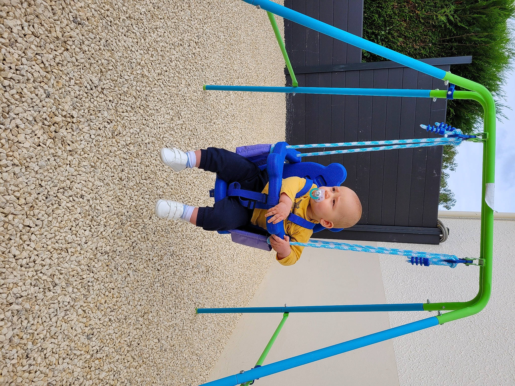 Ethan participe au concours pour gagner de l'argent avec cette photo : electric_blue, fictional_character, fun, leisure, machine, person, play, recreation, slope, sports, toddler