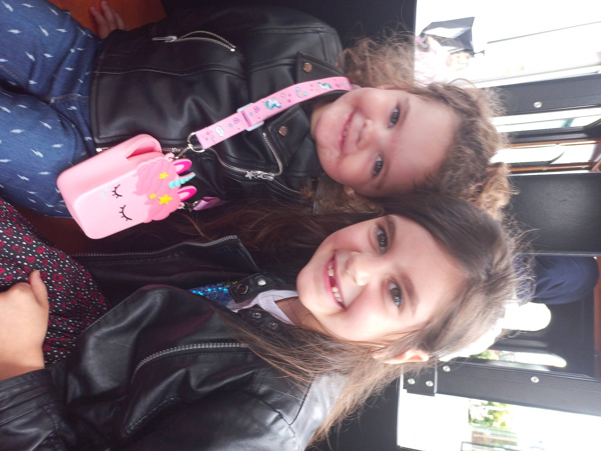 Maloey participe au concours pour gagner de l'argent avec cette photo : beauty, cheek, child, comfort, eyelash, eyewear, fun, happy, joy, person, portrait_photography, recreation, sitting, smile, toddler, tree