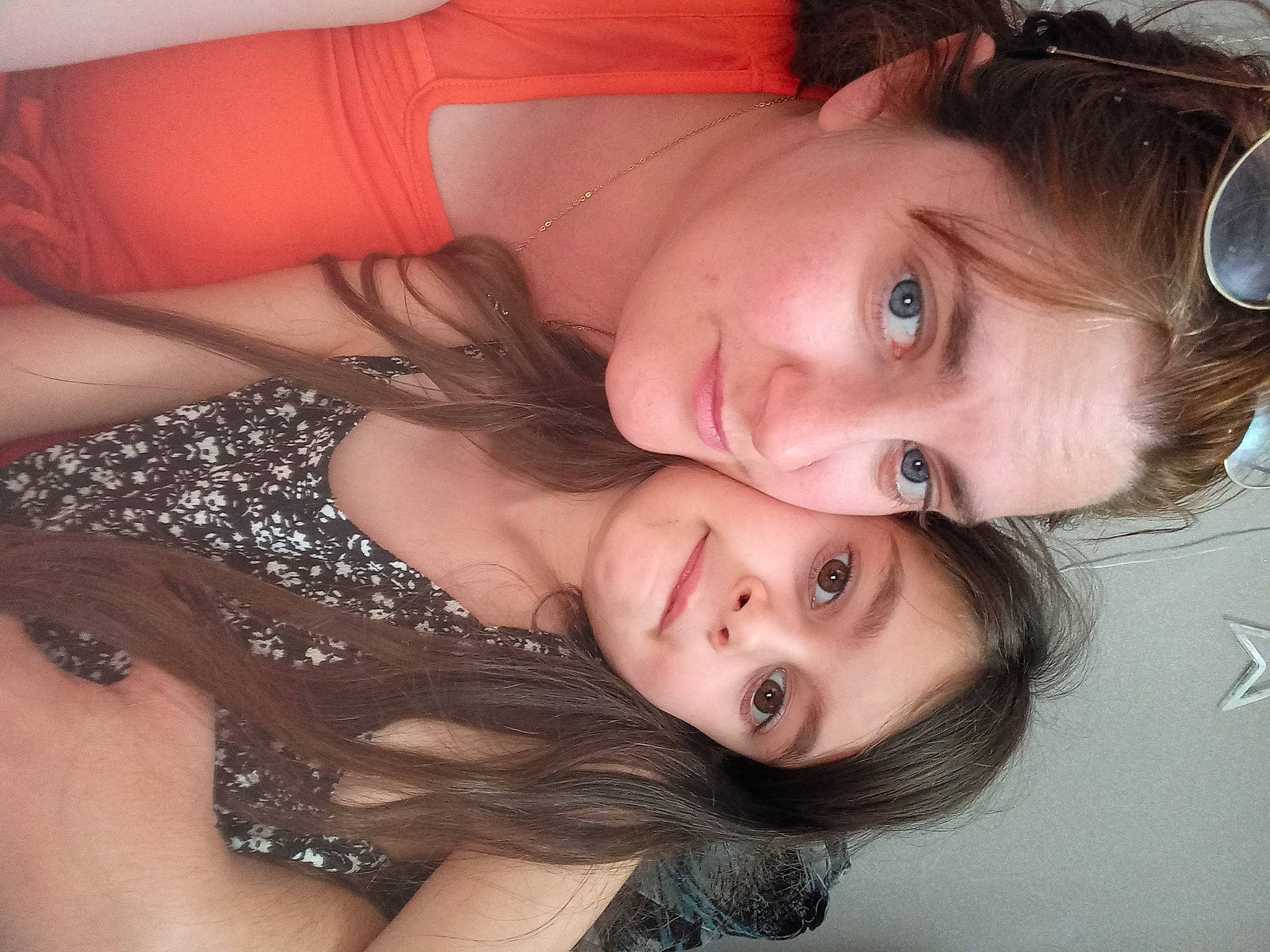 Hynna participe au concours pour gagner de l'argent avec cette photo : cheek, comfort, dress, ear, eye, eyebrow, eyelash, flash_photography, gesture, hair, happy, head, iris, lip, mouth, neck, nose, organ, person, shoulder