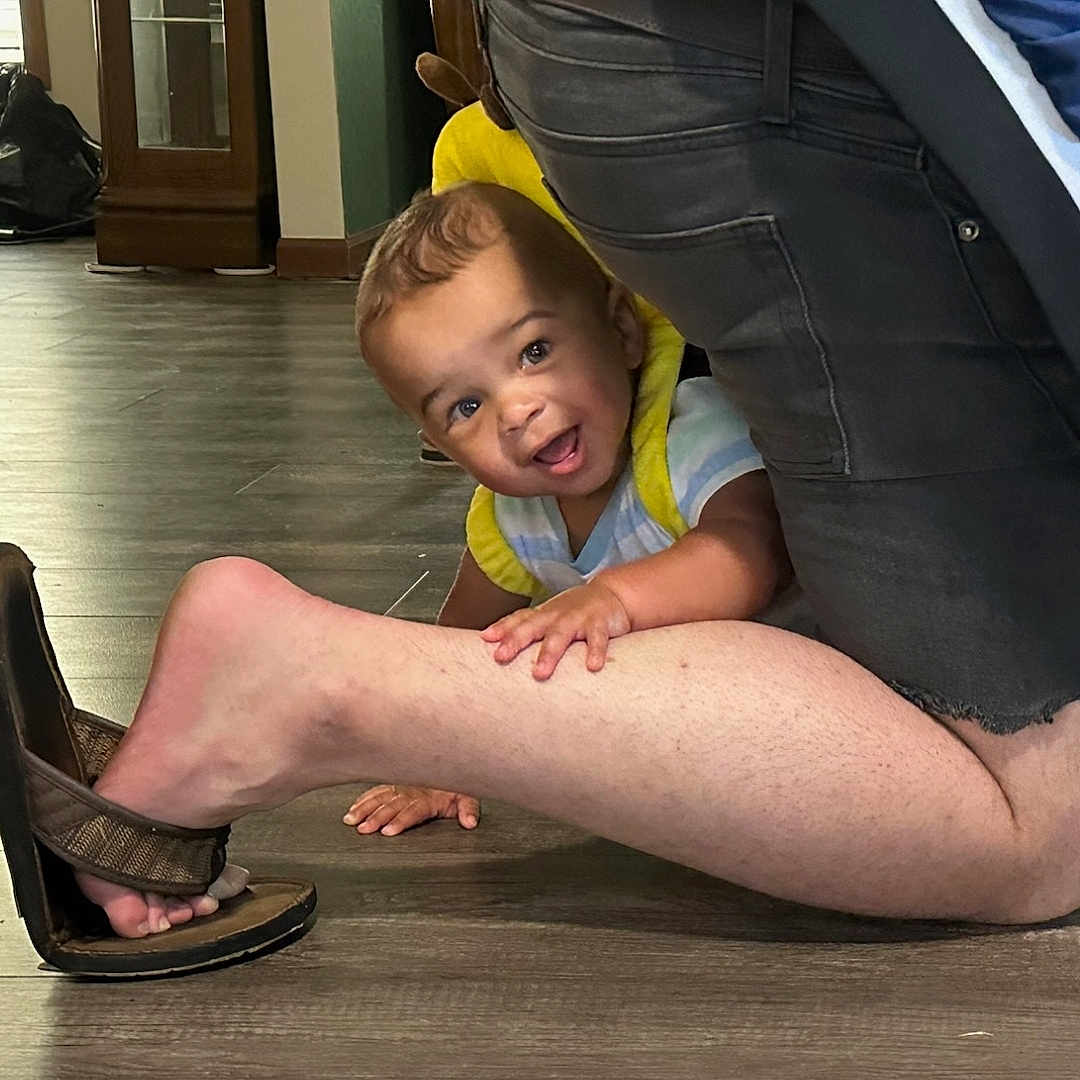 Jasper is registered to the contest to win money with this photo: ankle, baby, bodypart, clothing, coat, door, dress, face, finger, footwear, head, highheel, pants, person, photography, portrait, sandal, shoe, shorts, sitting