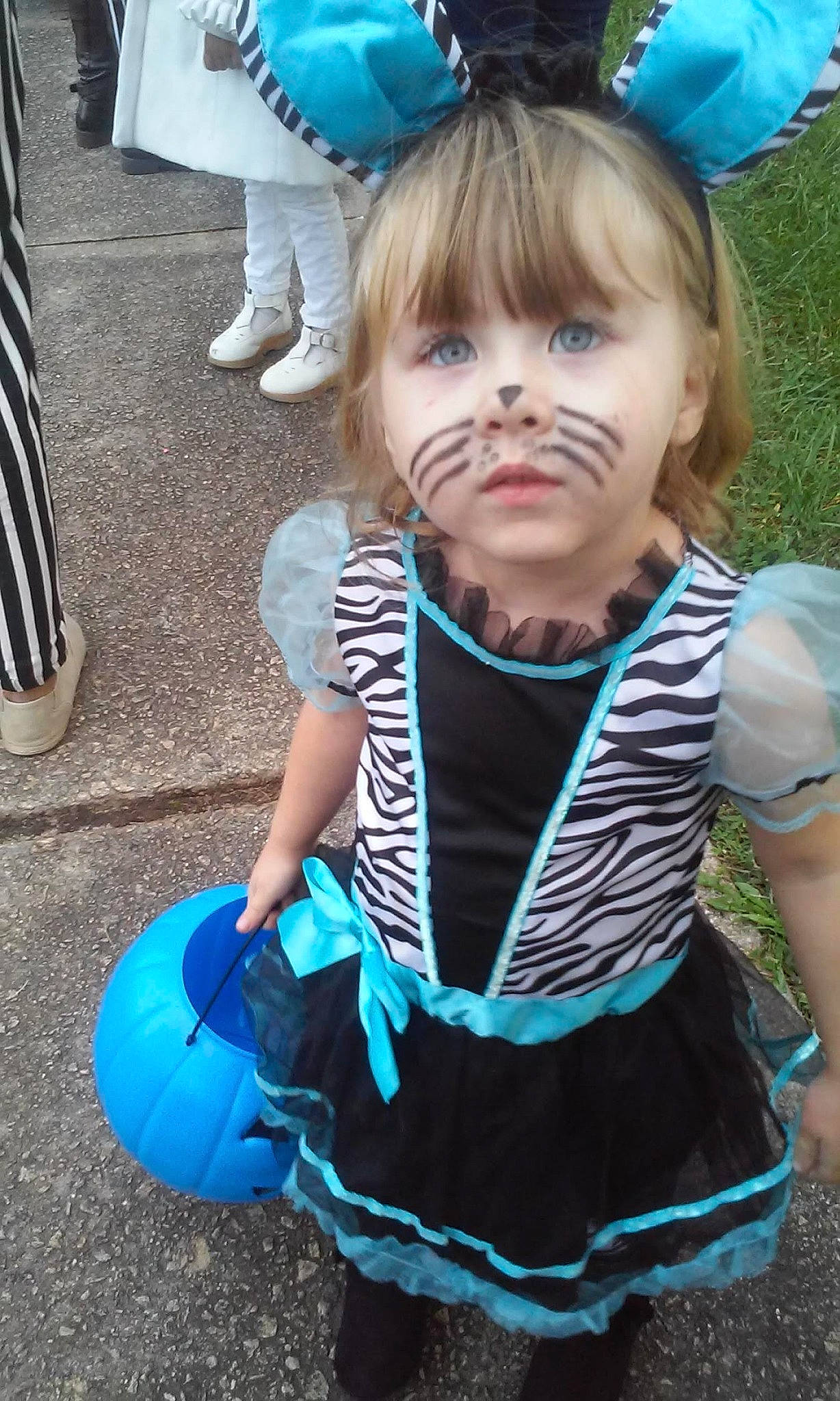 Melony is registered to the contest to win money with this photo: azure, baby_toddler_clothing, blue, child, electric_blue, fun, grass, green, happy, human, mammal, people, person, photograph, pink, plant, snapshot, summer, toddler, vertebrate