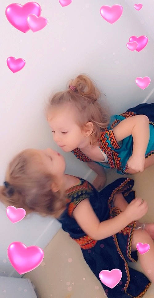 Nawel Et Kahina participe au concours pour gagner de l'argent avec cette photo : child, interaction, love, person, play, toddler