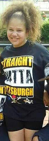 Sarah is registered to the contest to win money with this photo: blond, car, day, facial_expression, fun, girl, hair, hairstyle, joy, material, person, product, race, recreation, smile, t_shirt, vehicle