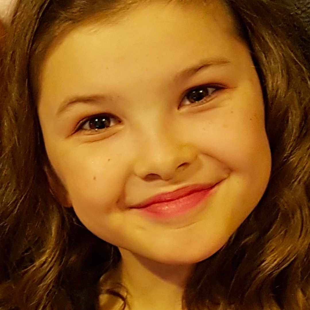 Marie participe au concours pour gagner de l'argent avec cette photo : beauty, blond, brown_hair, cheek, child, child_model, chin, eye, eyebrow, face, facial_expression, forehead, hair, hairstyle, head, joy, lip, nose, person, portrait