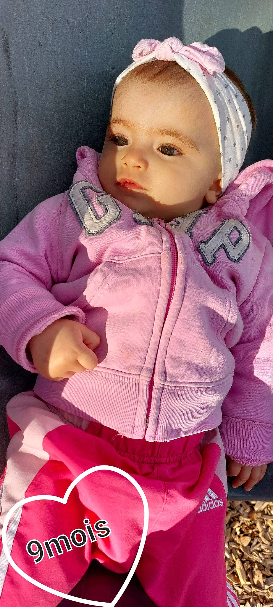 Louna participe au concours pour gagner de l'argent avec cette photo : baby, baby_toddler_clothing, cheek, child, comfort, eyelash, face, jacket, lip, magenta, mouth, nose, outerwear, person, pink, product, purple, skin, sleeve, toddler