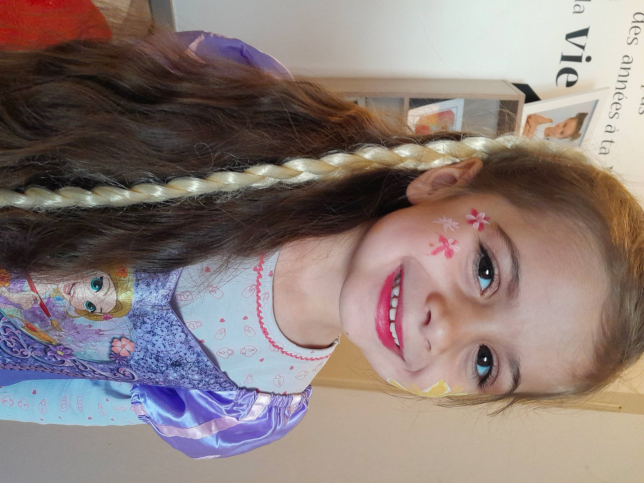 Paloma participe au concours pour gagner de l'argent avec cette photo : bangs, black_hair, blond, brown_hair, cheek, dress, ear, eyebrow, eyelash, fun, happy, human_body, iris, joy, lip, long_hair, neck, nose, person, skin