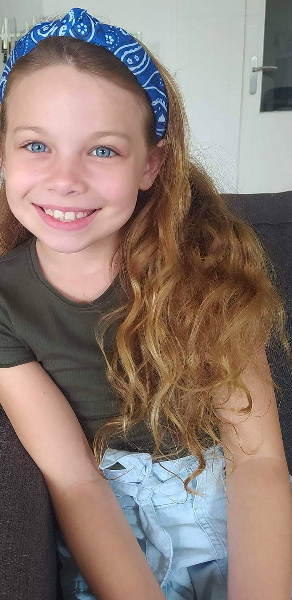 Maelys a rejoint le concours — aidez-le/la à gagner de superbes lots ! black_hair, blue, chin, cool, eye, eyebrow, eyelash, face, flash_photography, forehead, happy, iris, jaw, joy, layered_hair, lip, neck, person, skin, smile