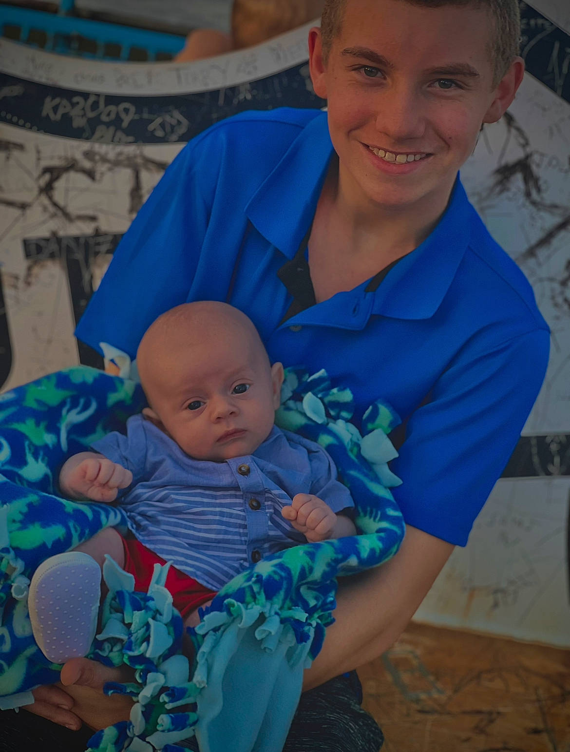 Carsten is registered to the contest to win money with this photo: azure, baby, blue, child, electric_blue, eye, facial_expression, fun, happy, head, iris, joy, lap, organ, people, person, plant, skin, smile, standing
