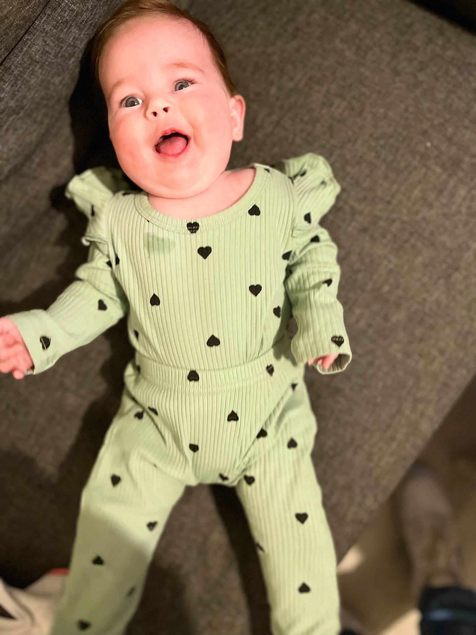 Alessia a rejoint le concours — aidez-le/la à gagner de superbes lots ! arm, baby, baby_toddler_clothing, cheek, child, collar, comfort, eye, facial_expression, fashion_design, finger, formal_wear, gesture, hand, nose, pattern, person, skin, sleeve, suit