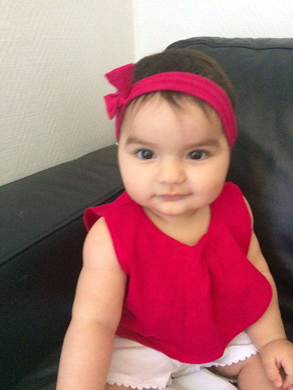 Mya participe au concours pour gagner de l'argent avec cette photo : baby_toddler_clothing, cap, cheek, chin, cool, eye, face, facial_expression, happy, head, headgear, lip, mammal, neck, outerwear, person, pink, skin, sleeve, smile