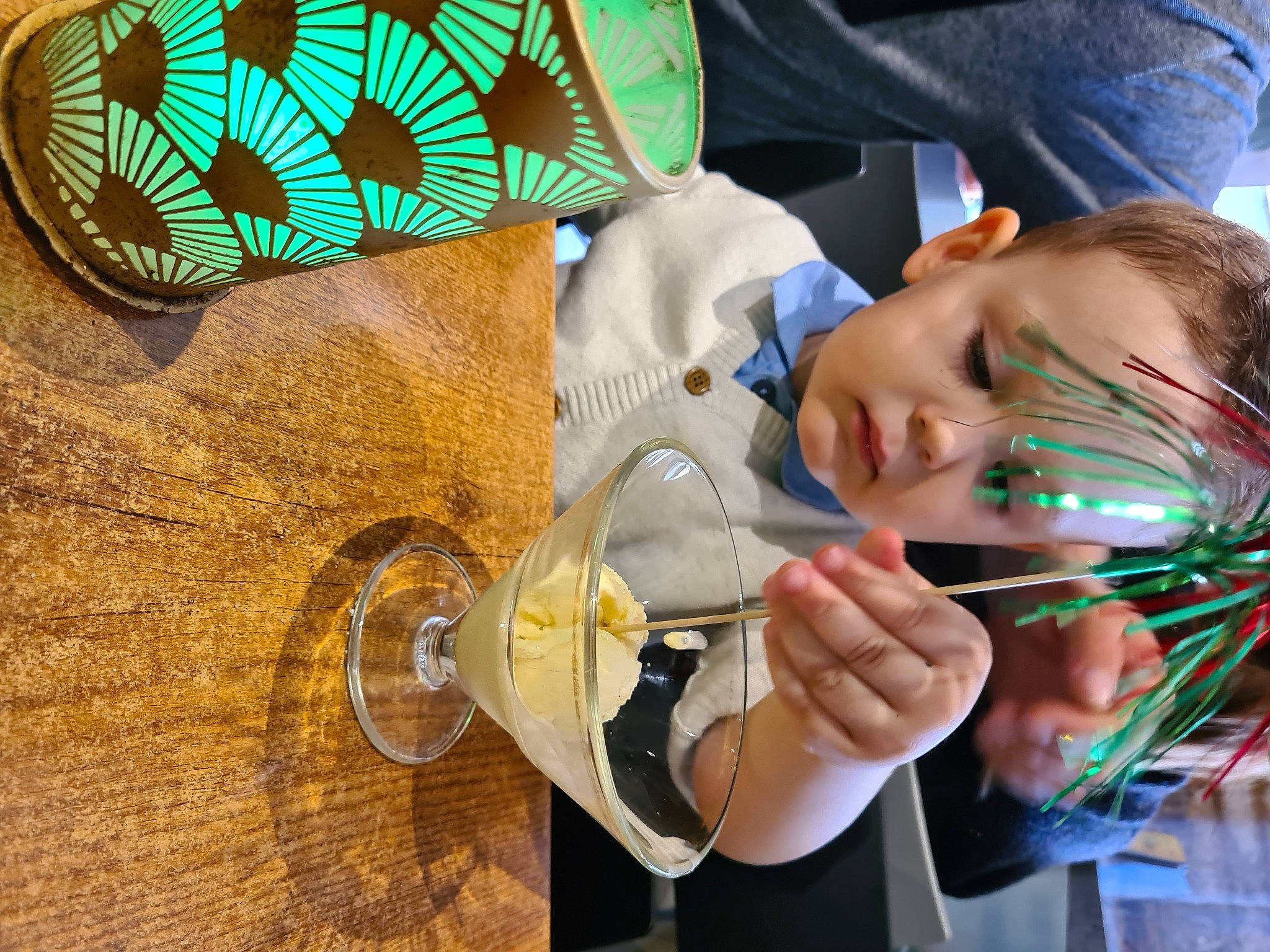 Louka a rejoint le concours — aidez-le/la à gagner de superbes lots ! baby, child, electric_blue, event, eyelash, eyewear, fashion_accessory, fun, green, happy, leisure, nail, pattern, person, sleeve, toddler, umbrella