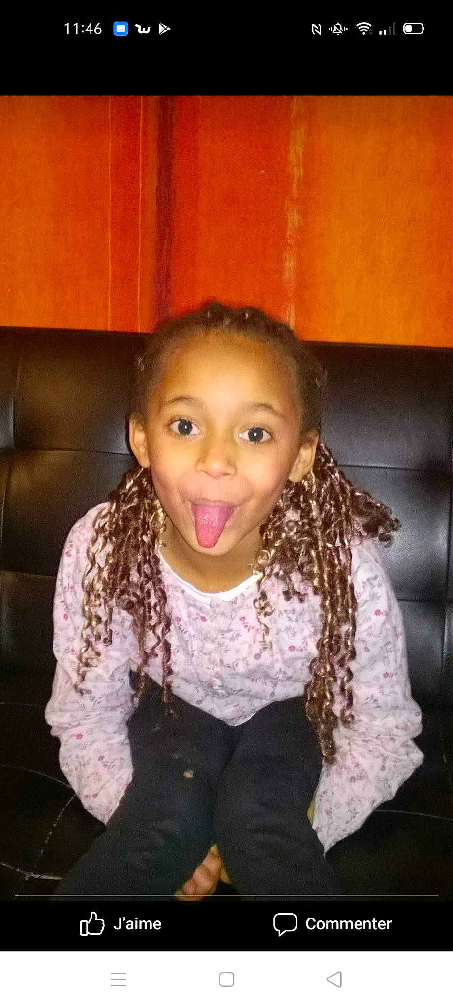 Naya a rejoint le concours — aidez-le/la à gagner de superbes lots ! black_hair, brown_hair, cheek, child, child_model, chin, eyebrow, face, forehead, fun, hair, hairstyle, lip, long_hair, neck, nose, person, smile