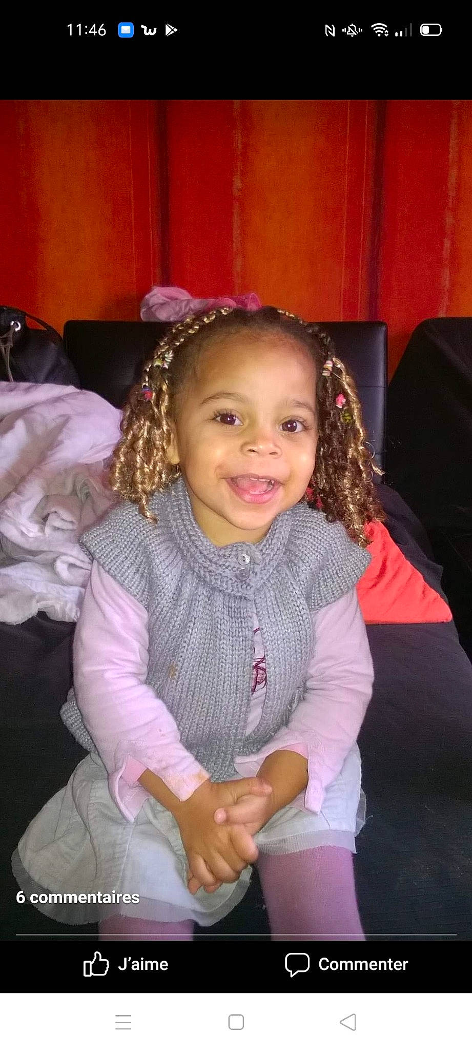 Ina a rejoint le concours — aidez-le/la à gagner de superbes lots ! arm, cheek, child, child_model, ear, fun, iris, joy, person, pink, sitting, smile, toddler