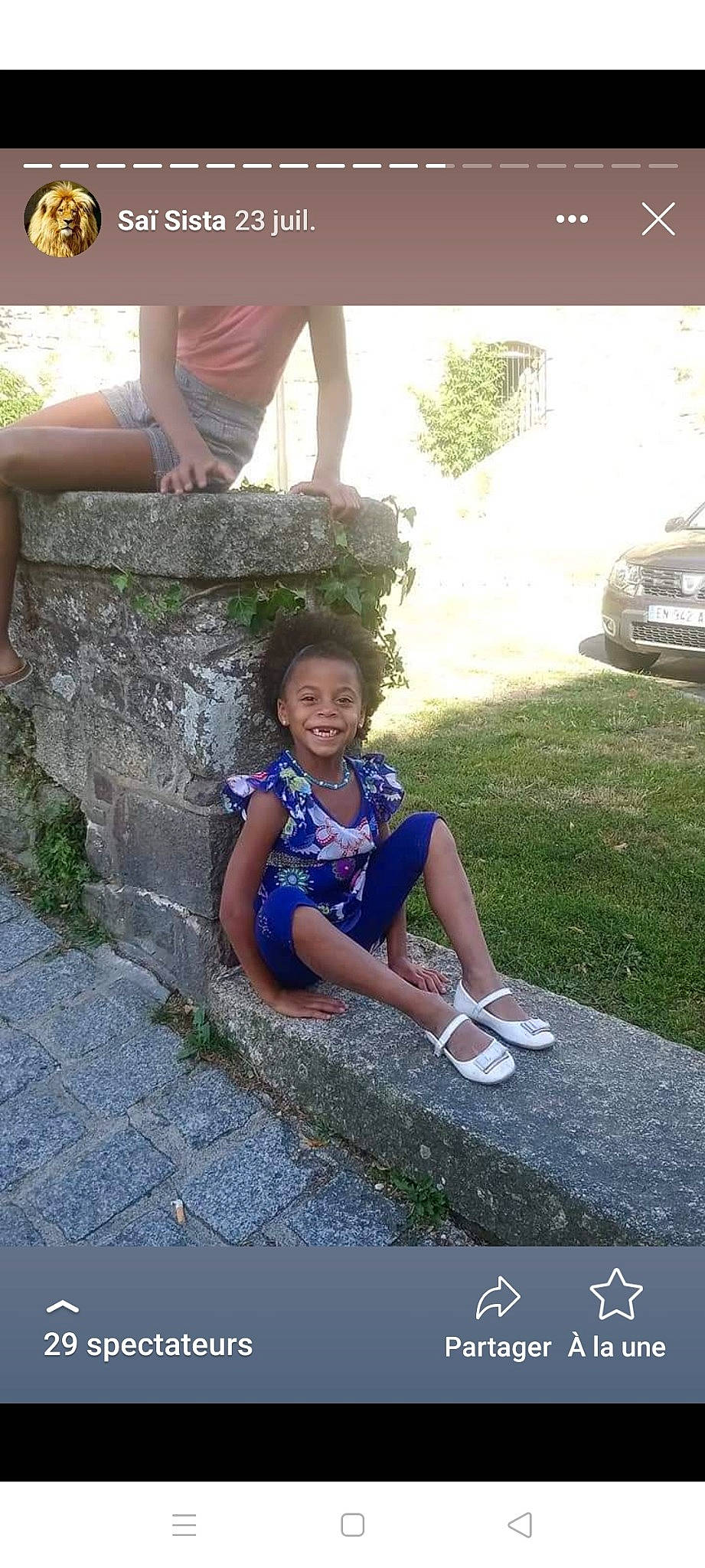 Ina participe au concours pour gagner de l'argent avec cette photo : adaptation, child, fun, grass, joy, leg, leisure, person, photography, plant, rock, sitting, smile, summer, tree, vacation