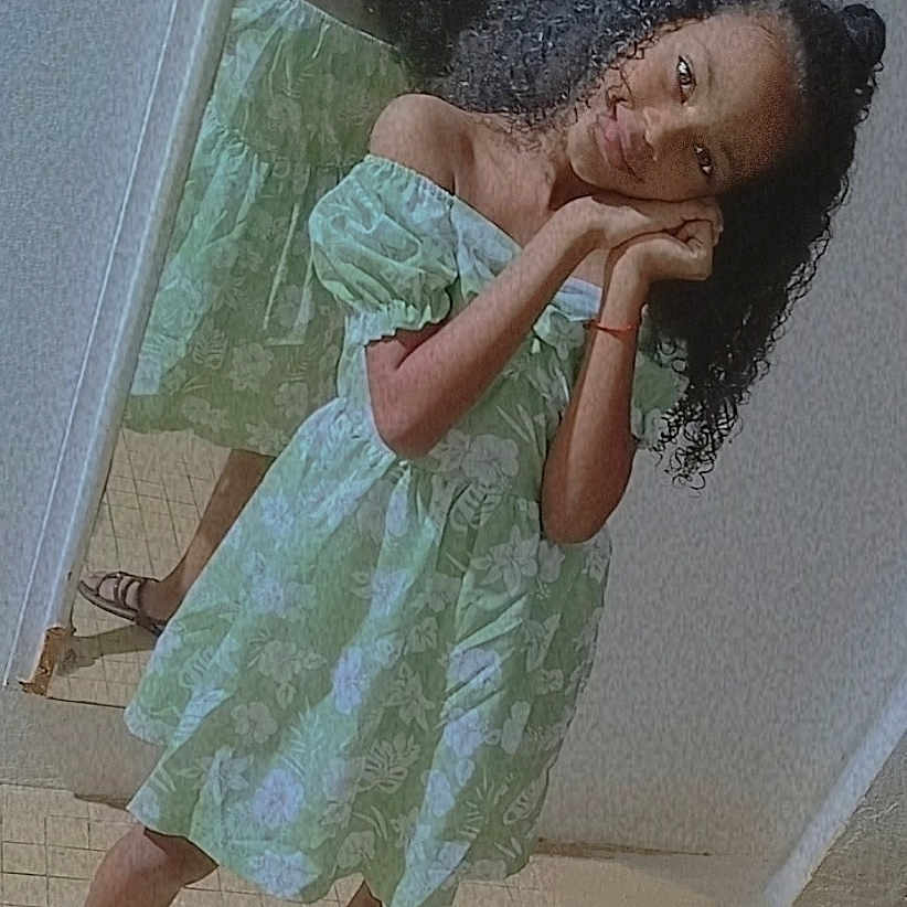 Leeyahna participe au concours pour gagner de l'argent avec cette photo : blackhair, child, clothing, curlyhair, dress, face, female, footwear, girl, hair, head, person, shoe, sleeve