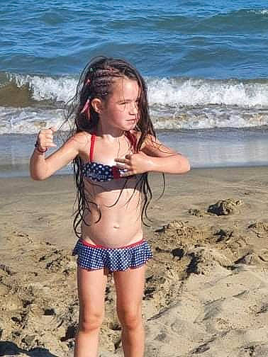 Maëlyne participe au concours pour gagner de l'argent avec cette photo : azure, beach, body_of_water, brassiere, fun, hair, leg, lingerie, lingerie_top, people_on_beach, person, summer, swimsuit_bottom, swimsuit_top, swimwear, thigh, trunk, undergarment, waist, water