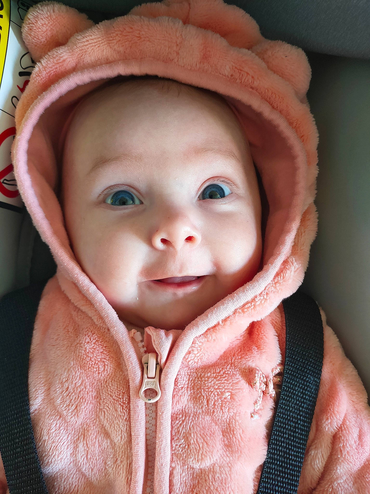 Katariyna a rejoint le concours — aidez-le/la à gagner de superbes lots ! baby, baby_toddler_clothing, cap, cheek, collar, eye, eyebrow, eyelash, face, hat, iris, lip, mouth, nose, outerwear, person, pink, skin, sleeve, sun_hat