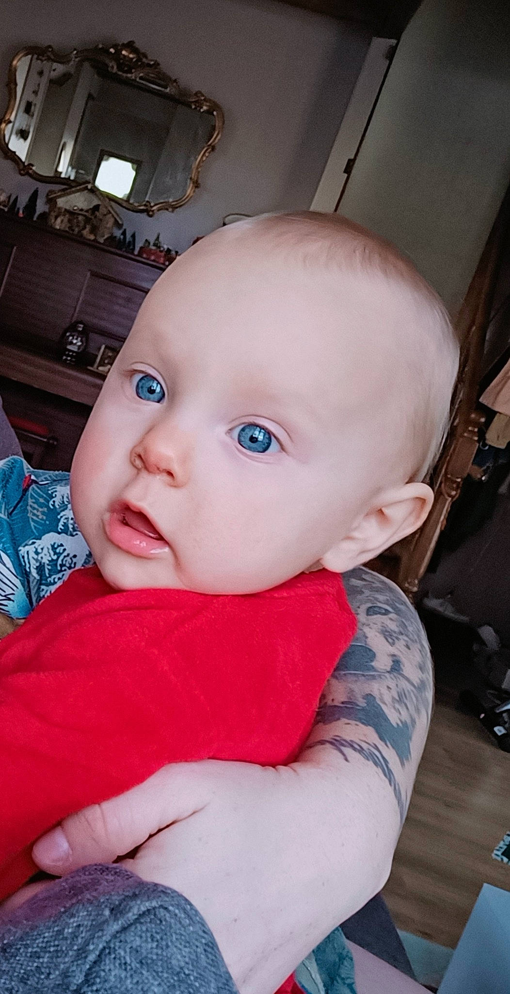 Katariyna a rejoint le concours — aidez-le/la à gagner de superbes lots ! baby, baby_toddler_clothing, cheek, child, chin, comfort, ear, electric_blue, eyebrow, eyelash, flash_photography, fun, happy, iris, mouth, nose, person, sitting, skin, sleeve