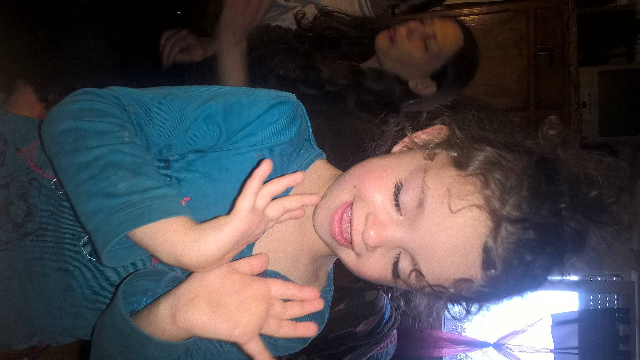 Zoé participe au concours pour gagner de l'argent avec cette photo : arm, black_hair, cheek, ear, elbow, electric_blue, event, eyelash, finger, flash_photography, fun, gesture, happy, jaw, joy, long_hair, mouth, nose, person, thumb