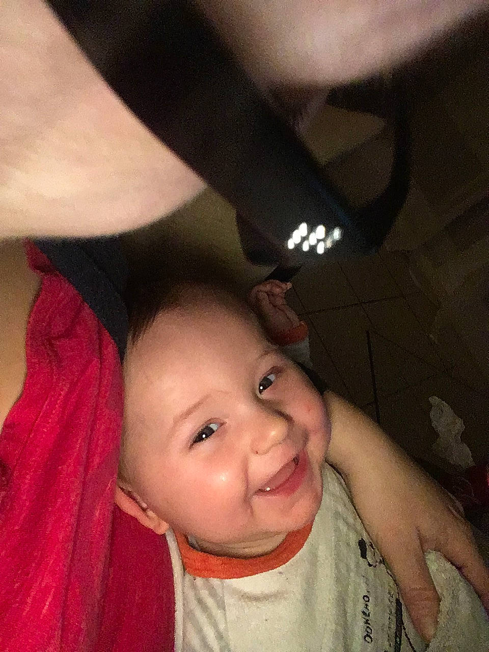 Arthur participe au concours pour gagner de l'argent avec cette photo : baby, baby_toddler_clothing, cheek, child, chin, cool, eye, eyebrow, eyelash, facial_expression, finger, forehead, happy, iris, joy, lip, organ, person, skin, thumb