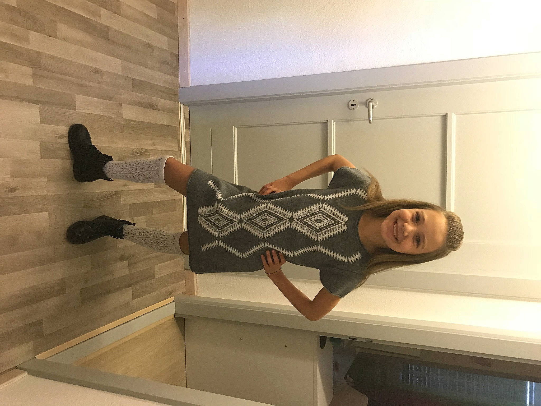 Sabrina participe au concours pour gagner de l'argent avec cette photo : abdomen, ankle, elbow, foot, human_leg, joint, joy, knee, person, shoulder, stomach, thigh, trunk, waist, wrist