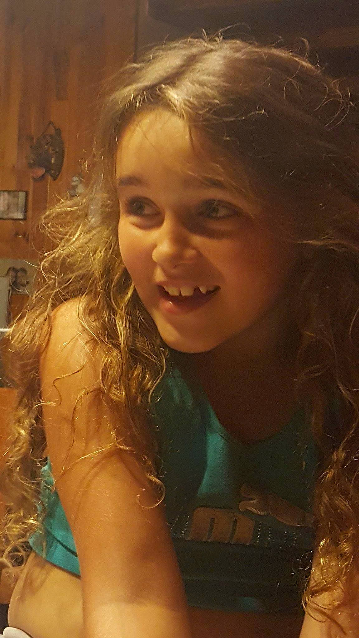 Manon participe au concours pour gagner de l'argent avec cette photo : beauty, black_hair, blond, brown_hair, cheek, emotion, eye, face, fun, girl, hair, hairstyle, happiness, head, human_hair_color, lady, lip, long_hair, nose, person