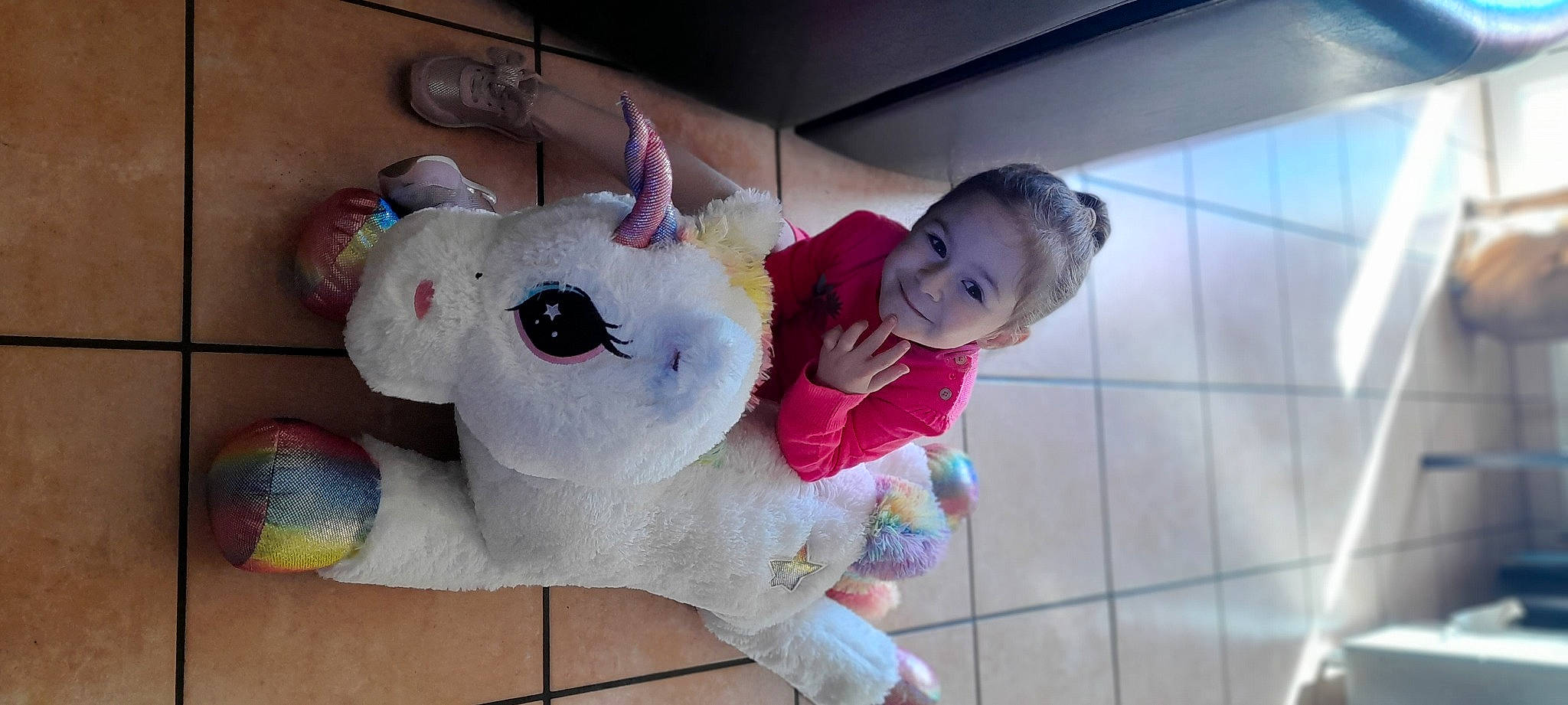 Mirajane a rejoint le concours — aidez-le/la à gagner de superbes lots ! baby_toddler_clothing, baby_toys, carmine, child, fun, fur, happy, joy, magenta, mascot, nose, person, pink, plush, room, stuffed_toy, toddler, toy