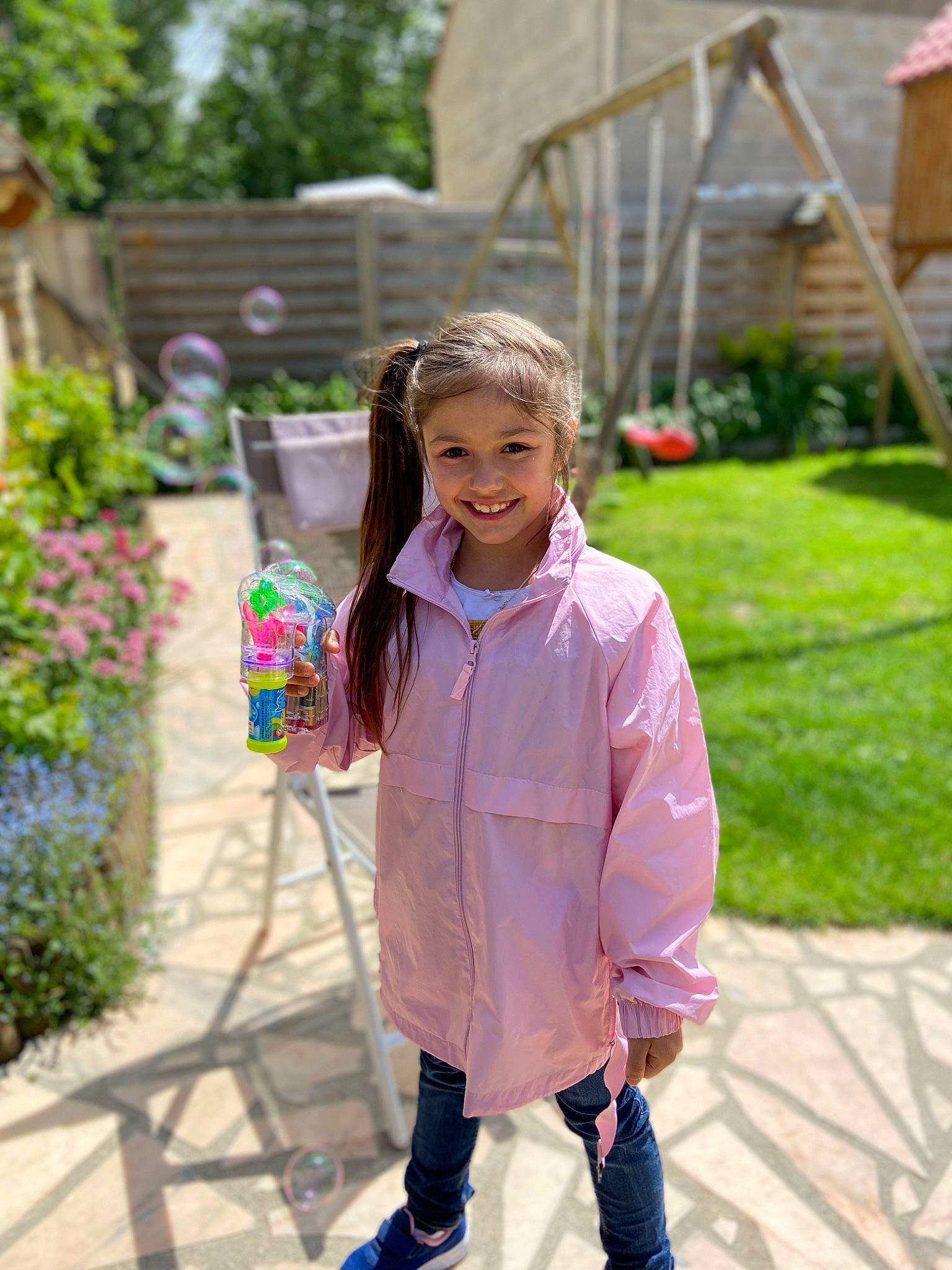 Marie a rejoint le concours — aidez-le/la à gagner de superbes lots ! child, clothing, costume, footwear, fun, jacket, joy, outerwear, person, pink, play, sleeve, smile, toddler
